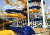 La aguamarina parquea diapositivas comerciales al aire libre/interiores espirales del tobogán acuático, de la piscina