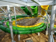 Espiral cerrado modificado para requisitos particulares tobogán acuático FRP del tubo de la fibra de vidrio del parque temático para el adulto