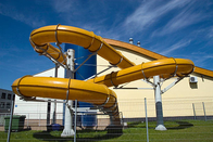Patio espiral al aire libre de la diapositiva de la piscina de agua de la diapositiva de la fibra de vidrio para el parque de atracciones